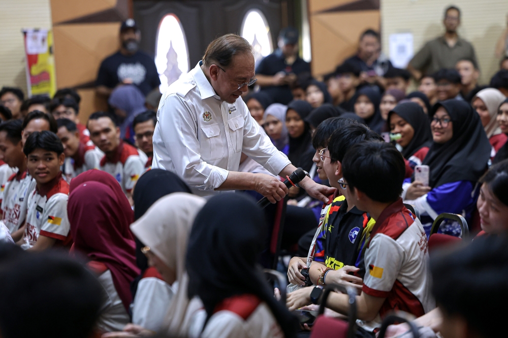Anwar Defends Matriculation Intake Policy as Balance Between Merit and Equity