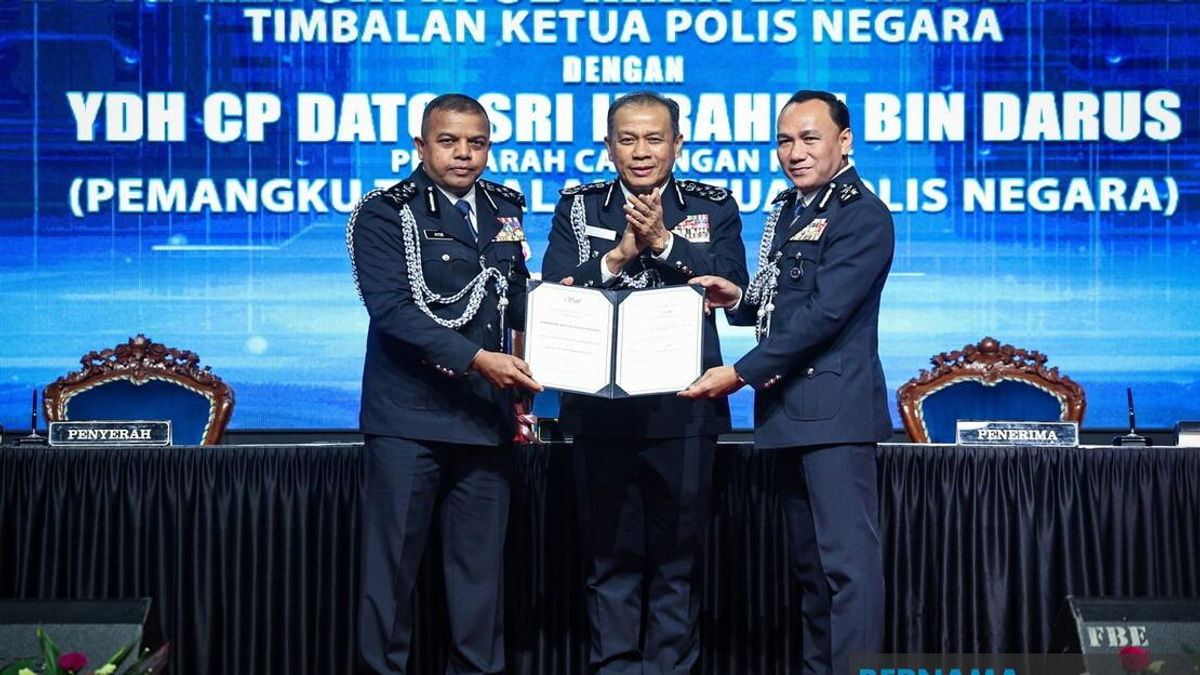 Ayob Khan's Legacy: IGP Praises Departing Deputy's Unwavering Commitment to Rule of Law