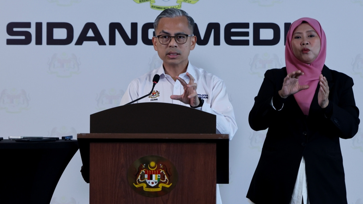 Anwar Orders Fast-Track Processing of 15,000 Foreign Worker Applications