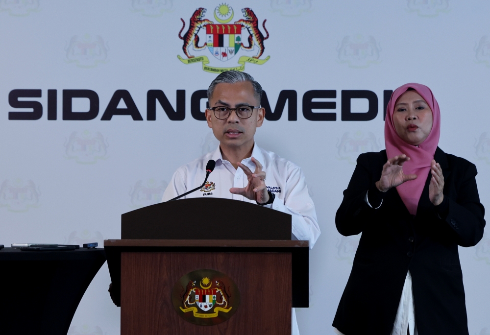 Anwar Orders Fast-Track Processing of 15,000 Foreign Worker Applications