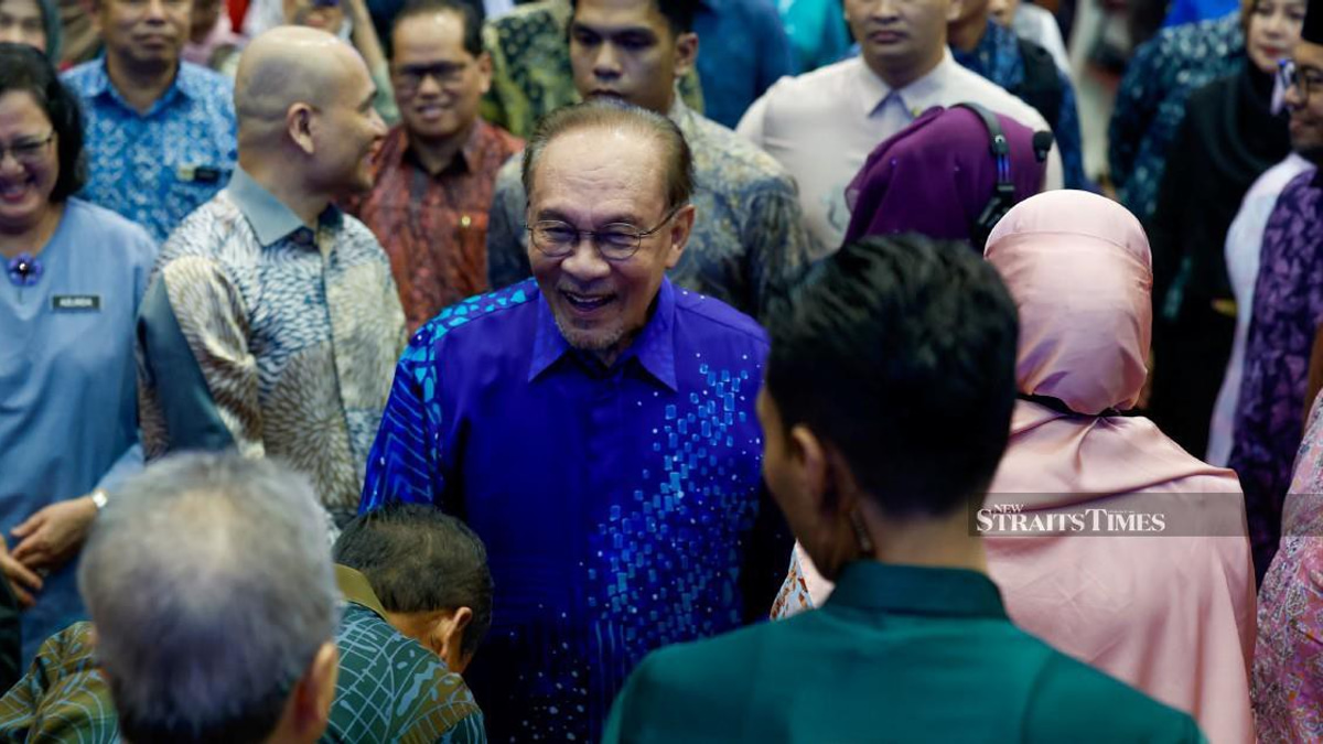 PM Anwar: University Academics Need Freedom to Defend Intellectual Positions