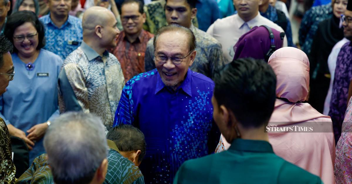 PM Anwar: University Academics Need Freedom to Defend Intellectual Positions