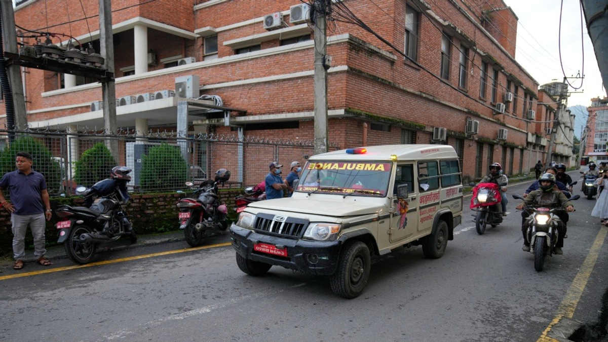 Nepal Rescues 121 Foreigners as Death Toll from Glacial Collapse Nears 550