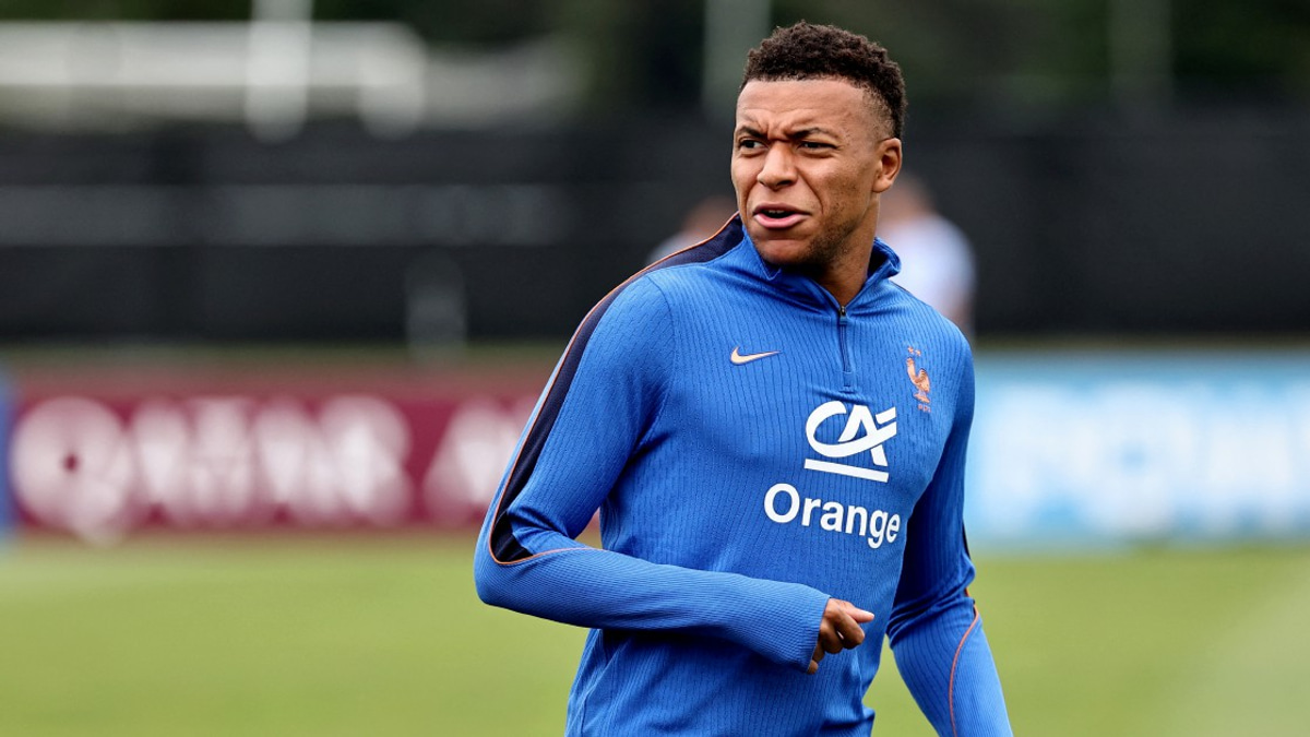 Paris prosecutors launch inquiry into Paraguayan lawmaker's controversial remarks about Kylian Mbappé