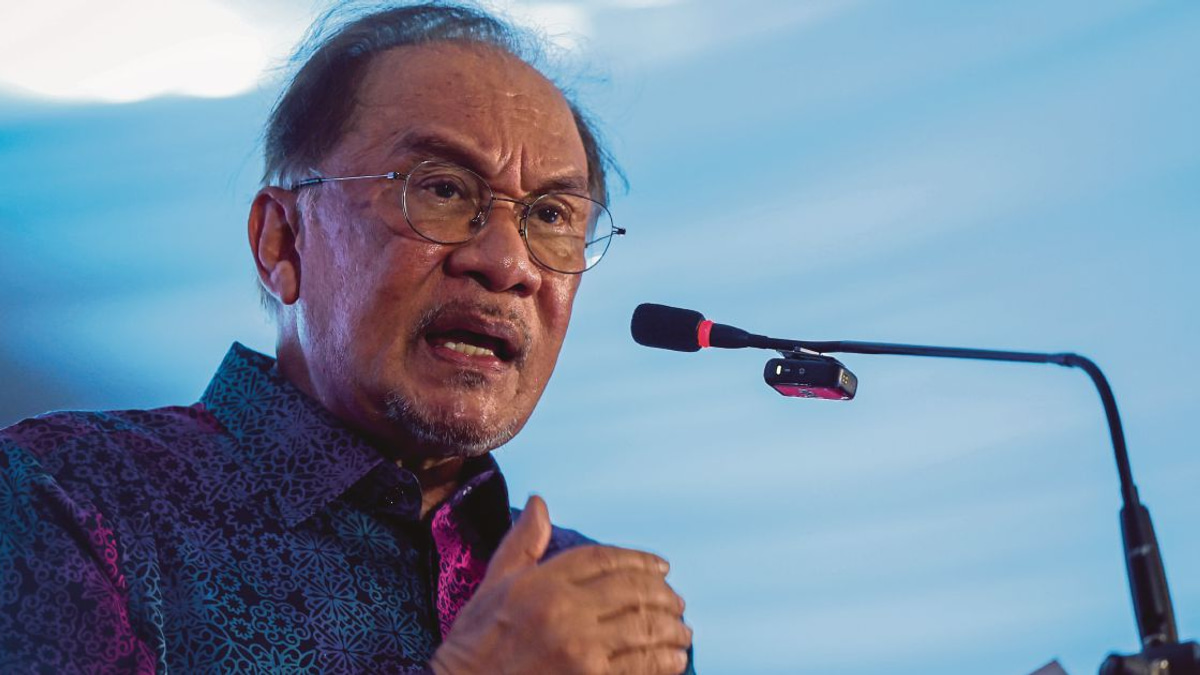 Focus Should Be On Tabung Haji Betrayal, Not My Absence, Says Anwar
