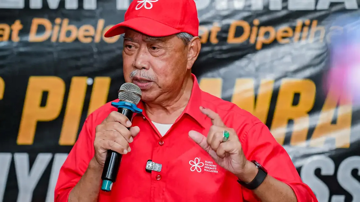 Muhyiddin Hits Back at Khaled Over 'Meddling' Allegation, Defends Bersatu's Electoral Role