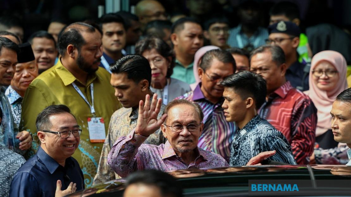 Anwar Orders Urgent Response to Nepal Floods Crisis Affecting Malaysians
