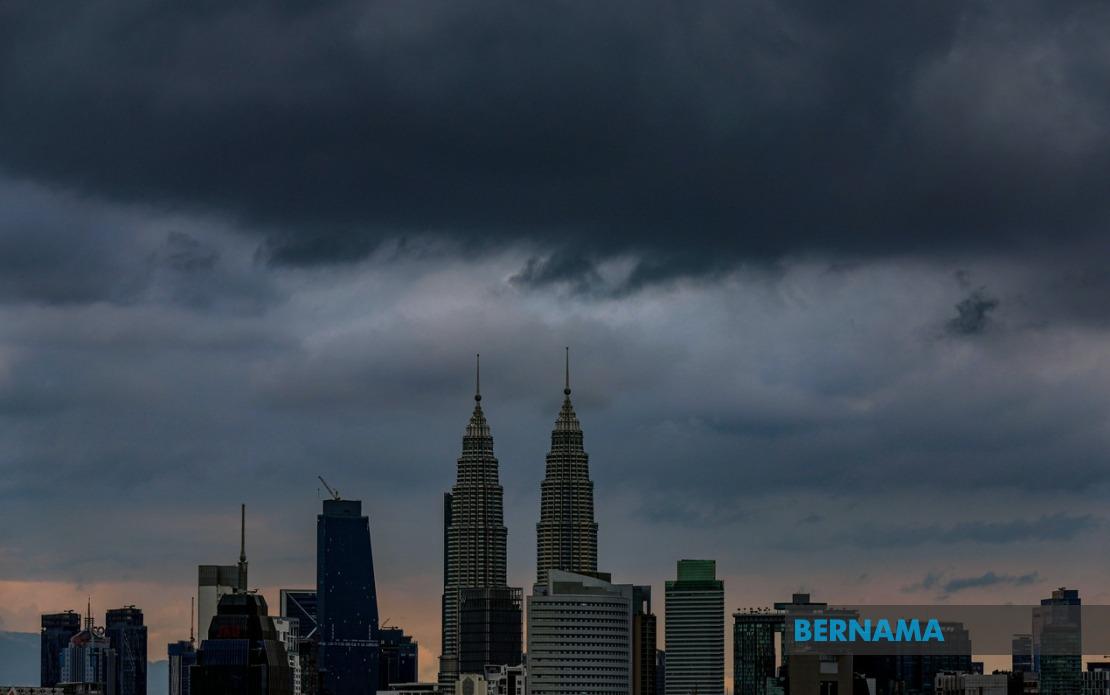 Severe Weather Alert: Thunderstorms And Heavy Rain To Batter KL, Putrajaya And 10 States Today
