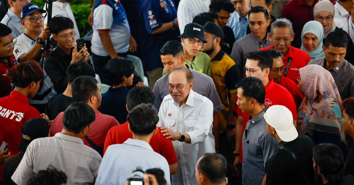 Anwar Dismisses Poll Predictions, Urges PH to Keep Up Ground Campaign Push in Negri Sembilan