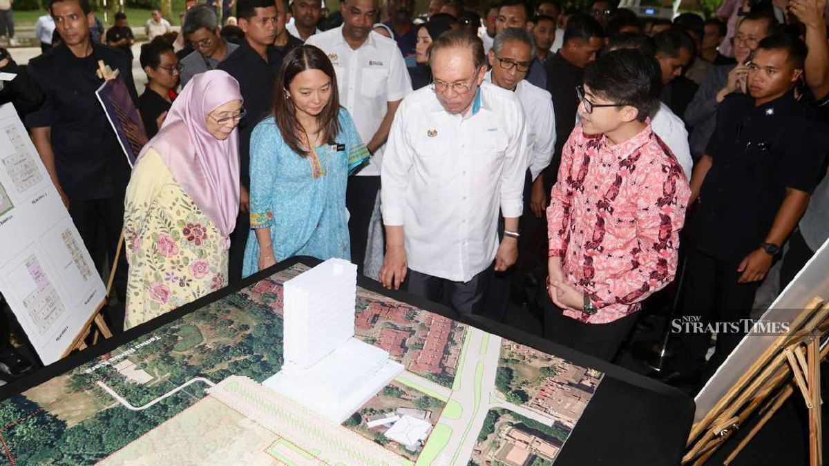Anwar Defends Government's Commitment to Urban Poor, Points to Bukit Kiara Development