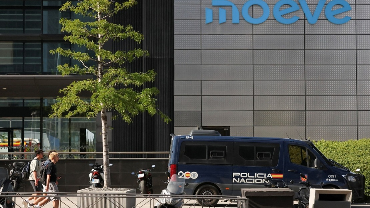 Fire Erupts at Torre Moeve, Madrid's Second-Tallest Skyscraper