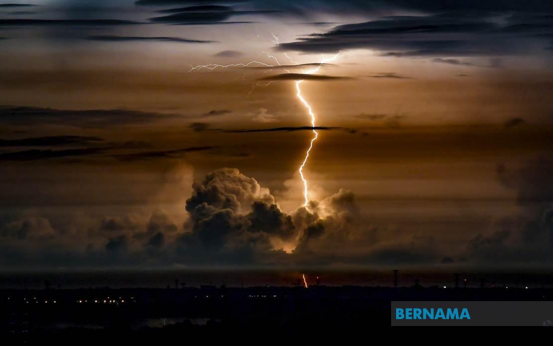 Thunderstorms and Heavy Rain Expected Across Four Malaysian States Until Midnight