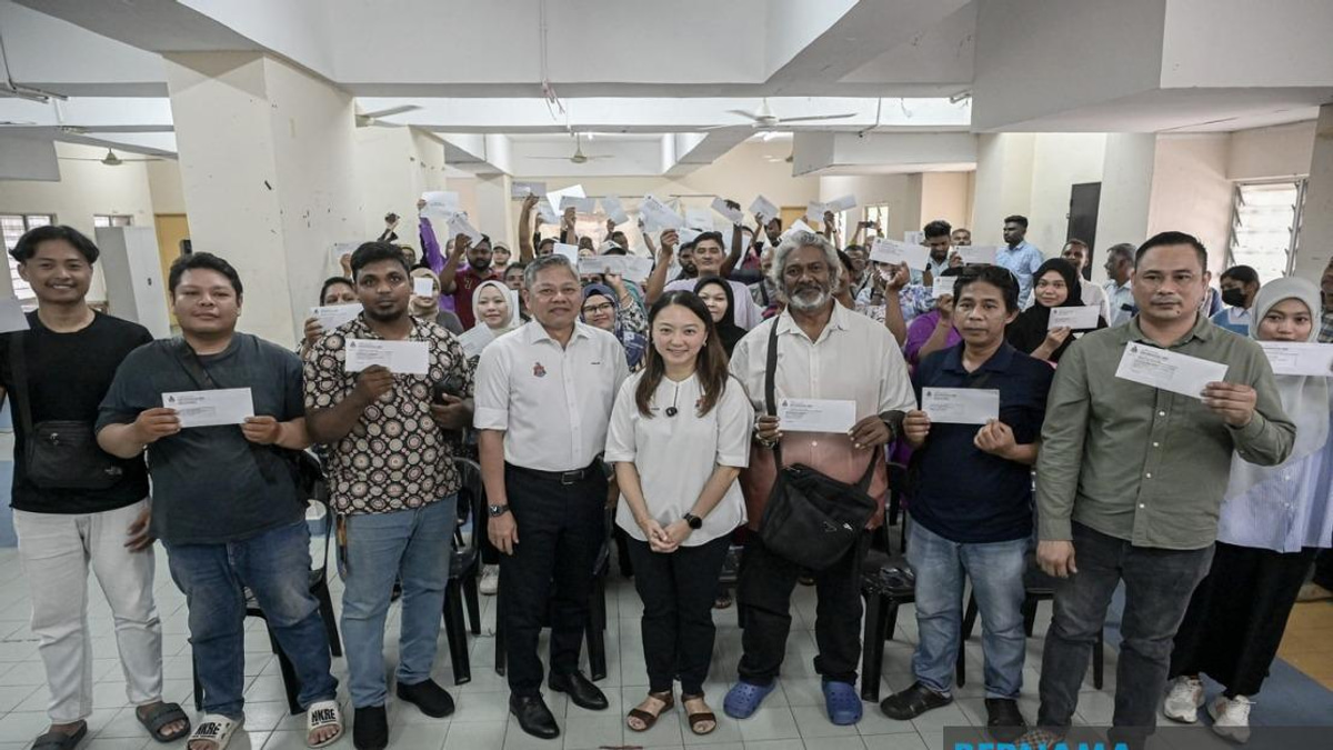 3,000 Still Waiting for DBKL Public Housing as Federal Territories Minister Hands Over Units