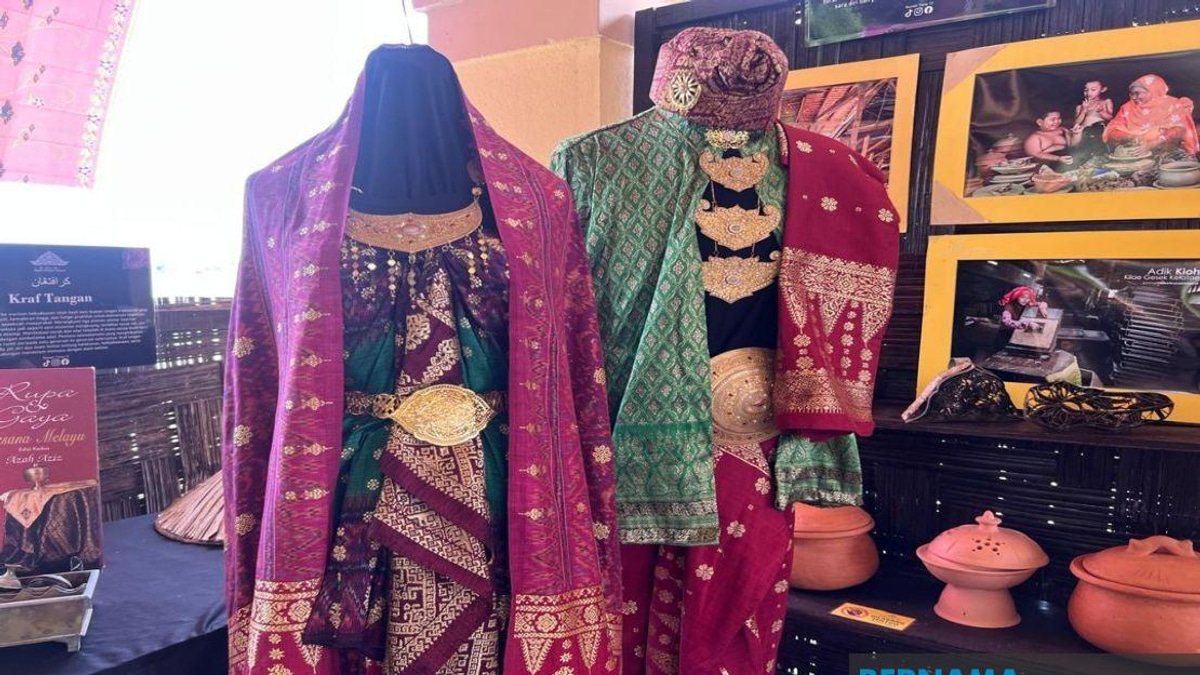 Kain Lima Textile Heritage Faces Extinction as Traditional Weavers Vanish