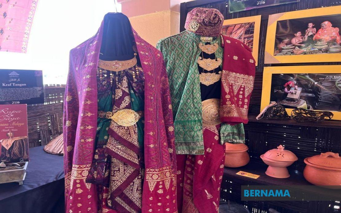 Kain Lima Textile Heritage Faces Extinction as Traditional Weavers Vanish