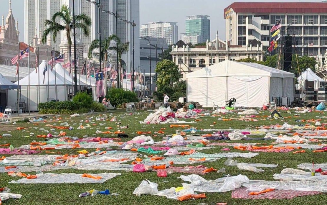 DBKL Launches Cleanup at Dataran Merdeka After World Cup Final Crowds Leave Rubbish Behind