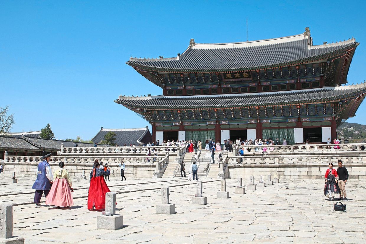 Chinese Tourists Retreat from Long-Haul Trips, Driving Summer Boom in Southeast Asia