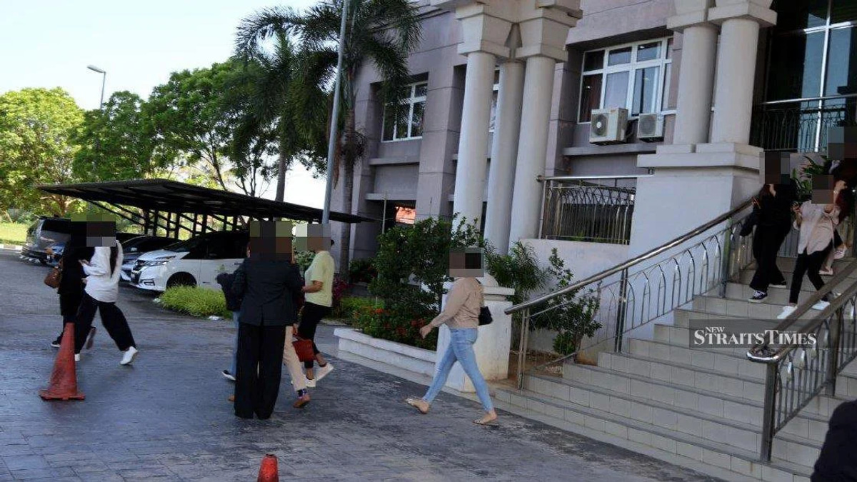Kelantan Syariah Court Adjourns Case Against 14 Men Accused of Cross-dressing