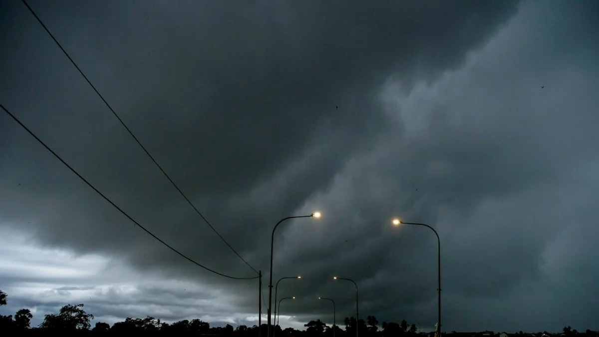 Thunderstorms and heavy downpours to batter multiple Malaysian states through evening
