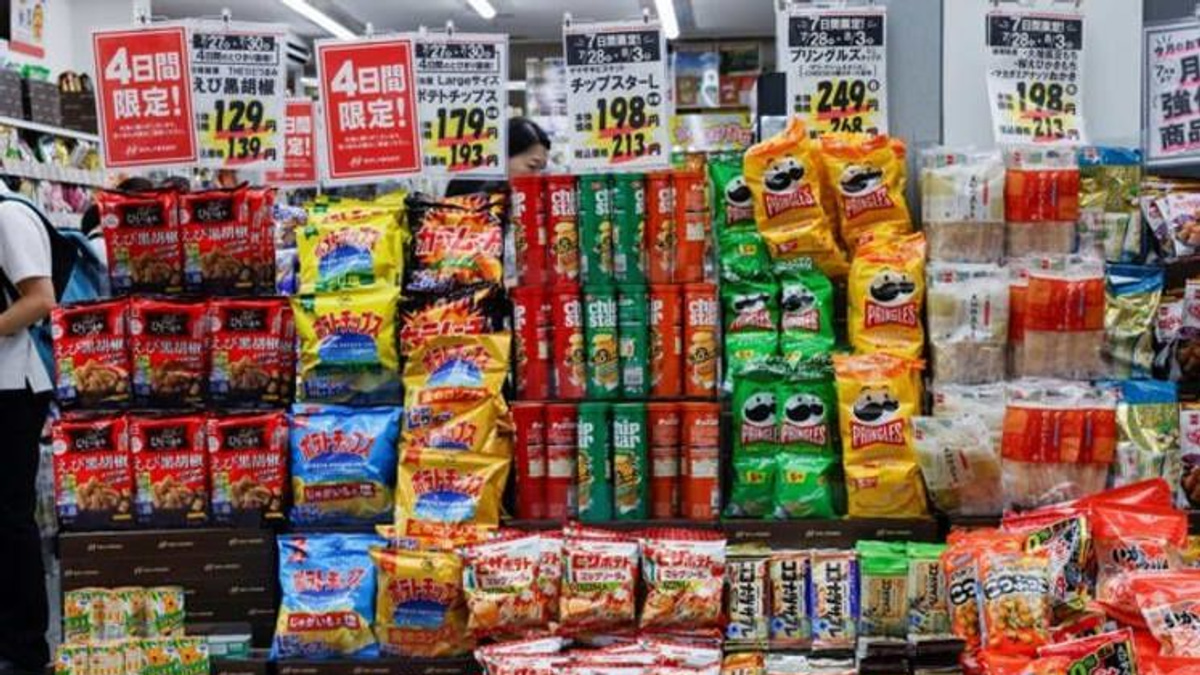 Japan to Cut Food Sales Tax to 1% as Inflation Pressures Mount