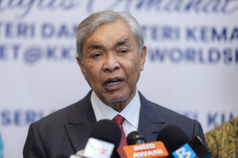 Deputy PM Zahid Pledges Fully Sponsored Umrah for WorldSkills Gold Winners