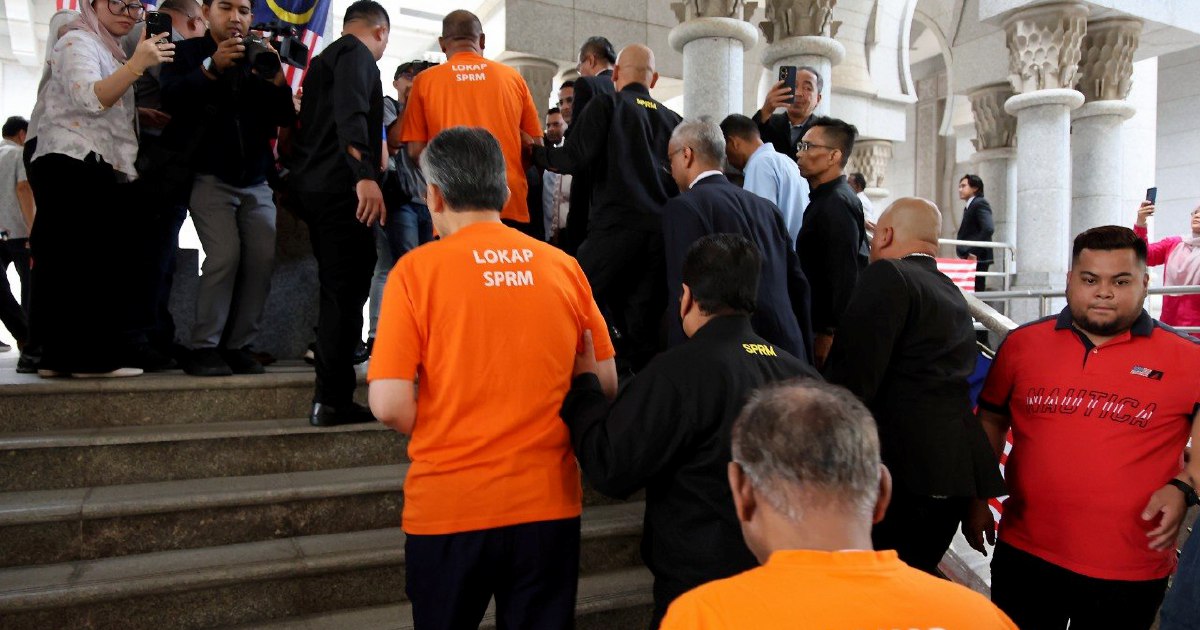 Ex-TH Chairman and Former Treasury Official Appear for Remand Hearing
