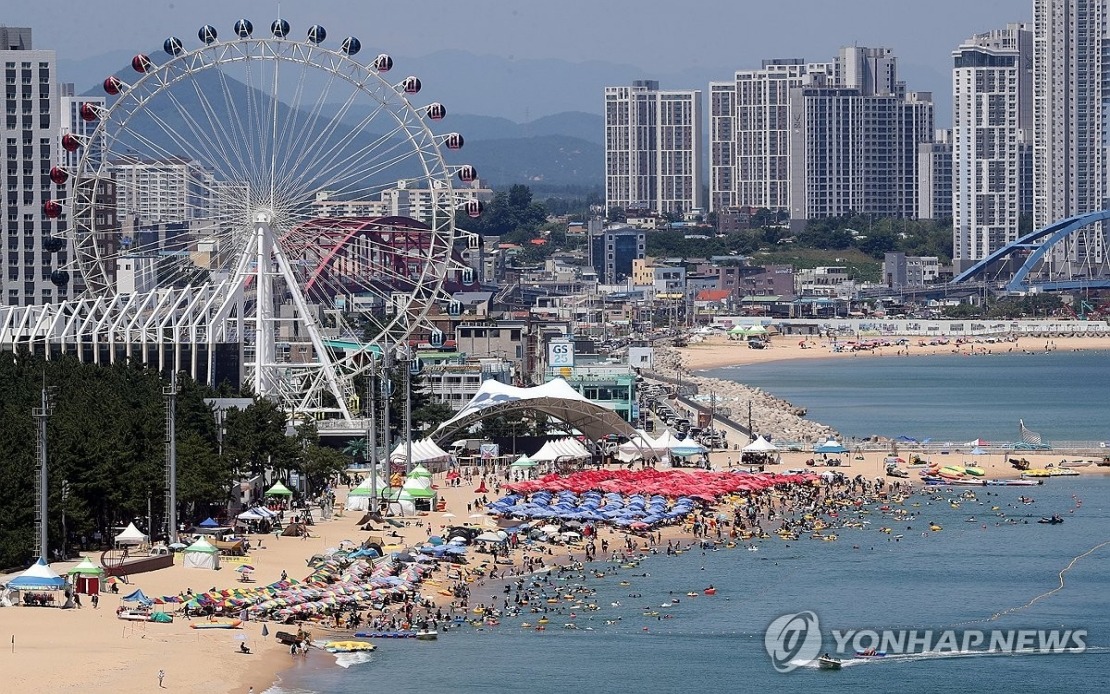 South Korea Swelters as Temperatures Hit Record 42.5°C, Triggering Emergency Response