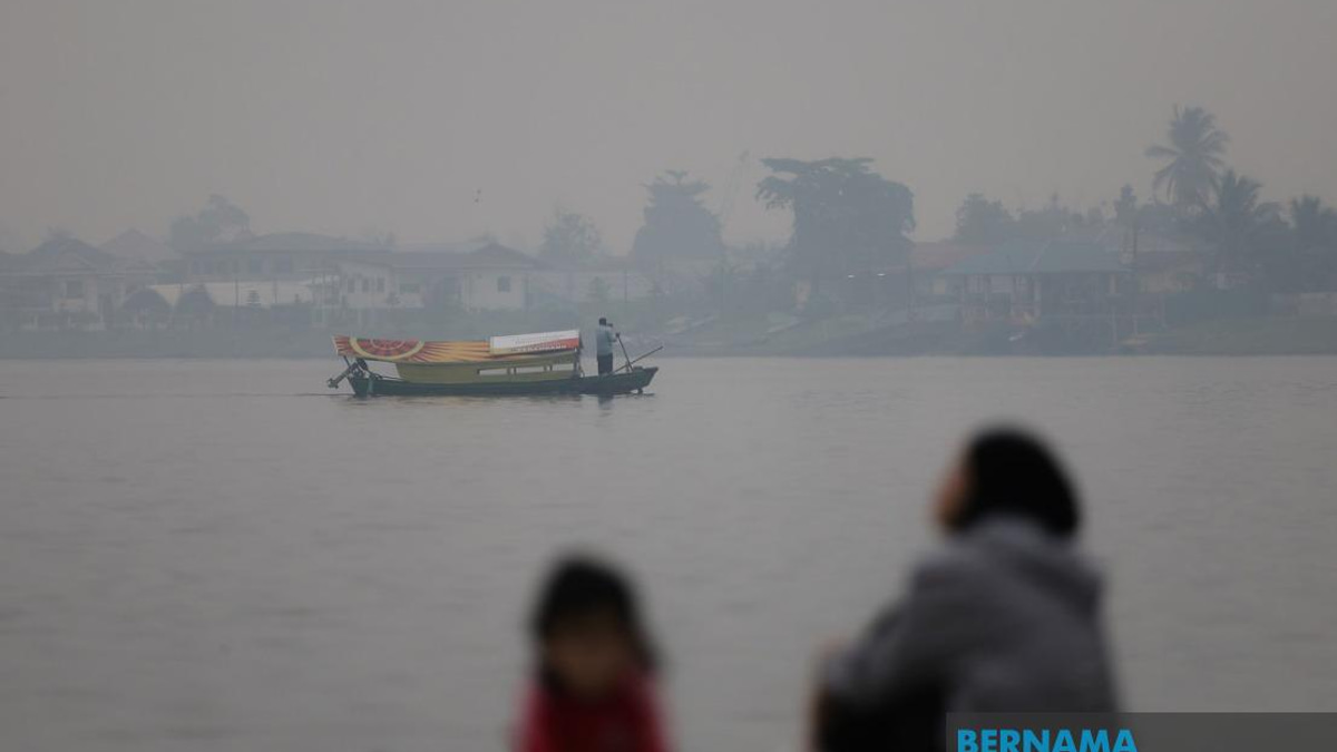 Malaysia Escalates Cloud Seeding as Haze Reaches Hazardous Levels and Dam Waters Fall
