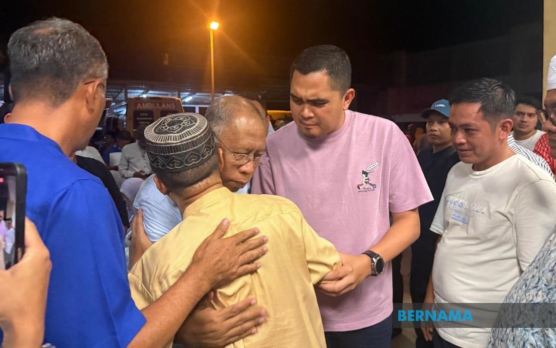 Prominent UMNO Youth Leader Mohd Radzi Killed in Tragic Tree Collapse with Family
