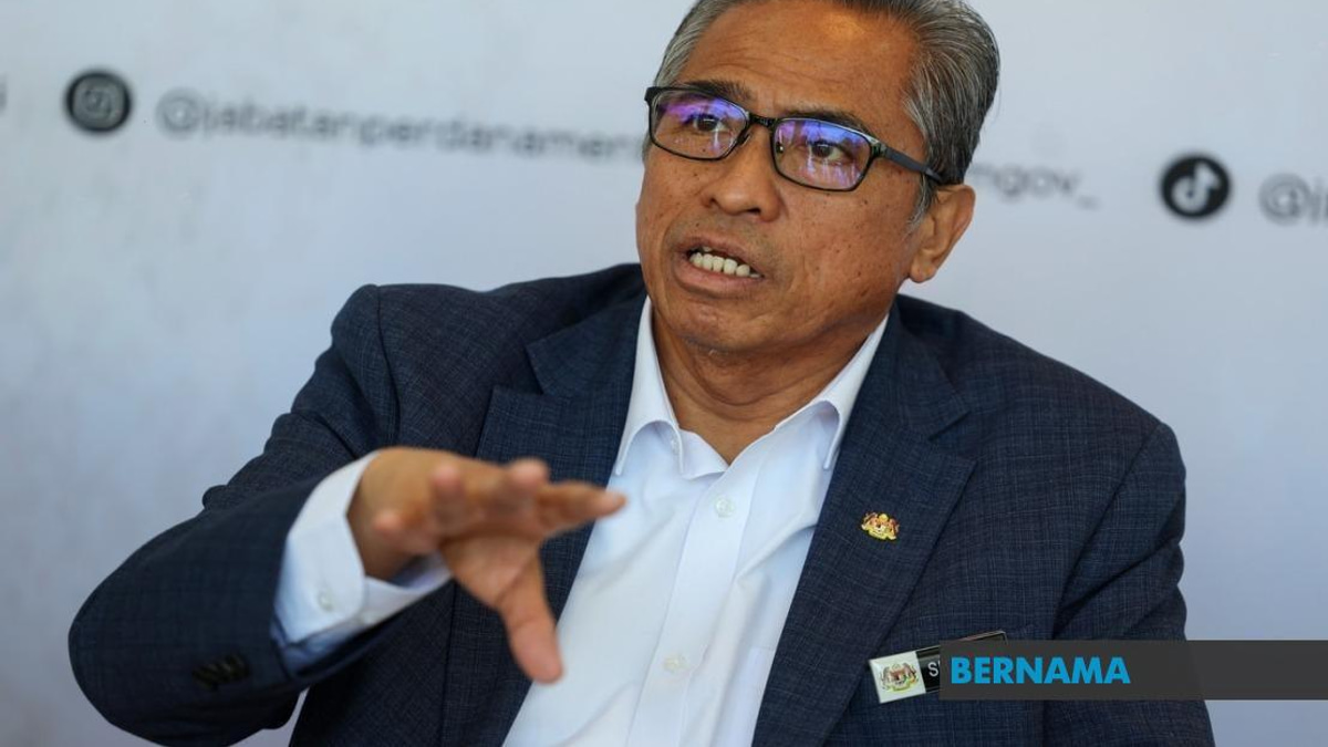 Civil Service Must Drive Malaysia's Global Economic Ambitions, Says Chief Secretary