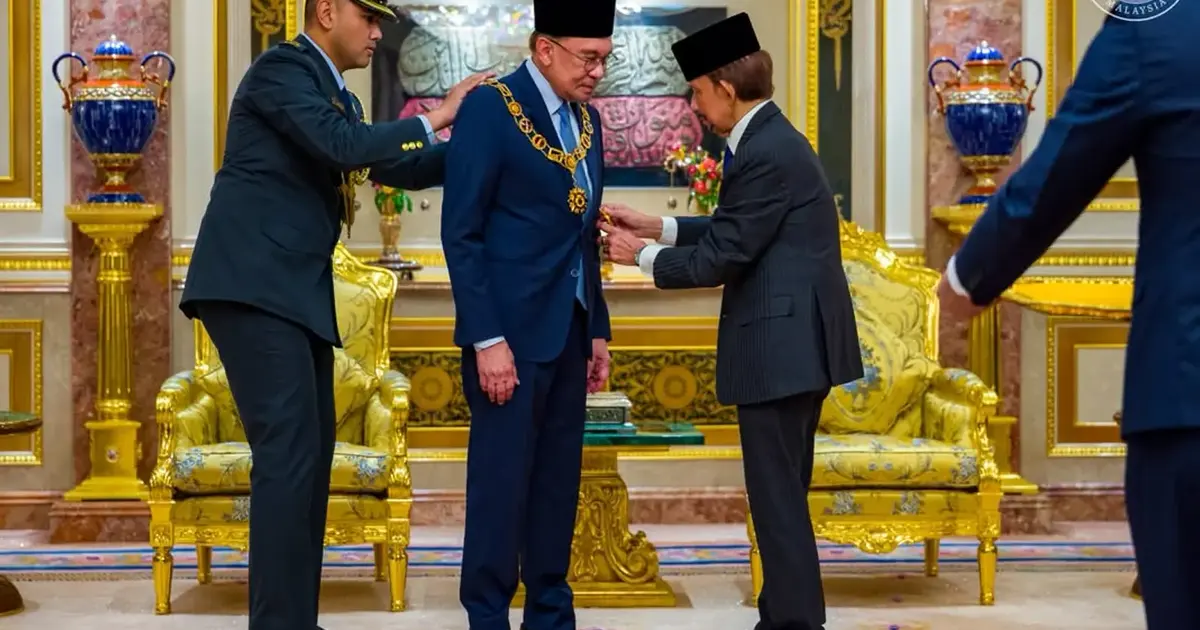 Anwar Receives High Honour from Brunei's Sultan Hassanal Bolkiah