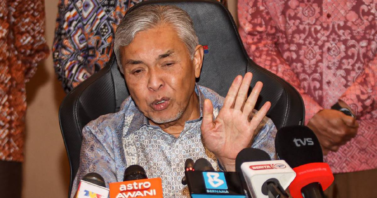 Zahid Rules Out Conspiracy to Remove Anwar as PM