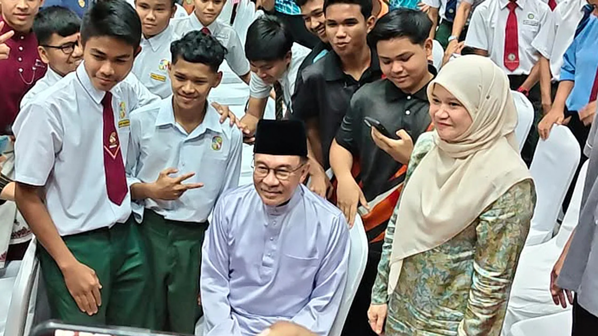 Anwar Ibrahim cautions students on dangers of toxic political culture, calls for principled engagement