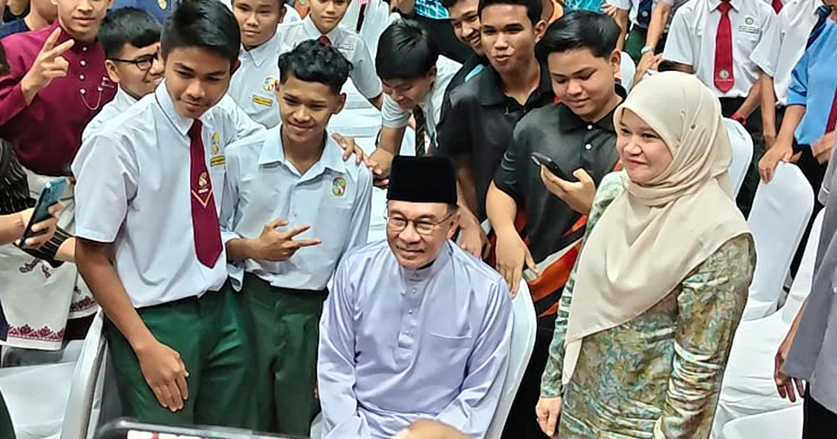 Anwar Ibrahim cautions students on dangers of toxic political culture, calls for principled engagement