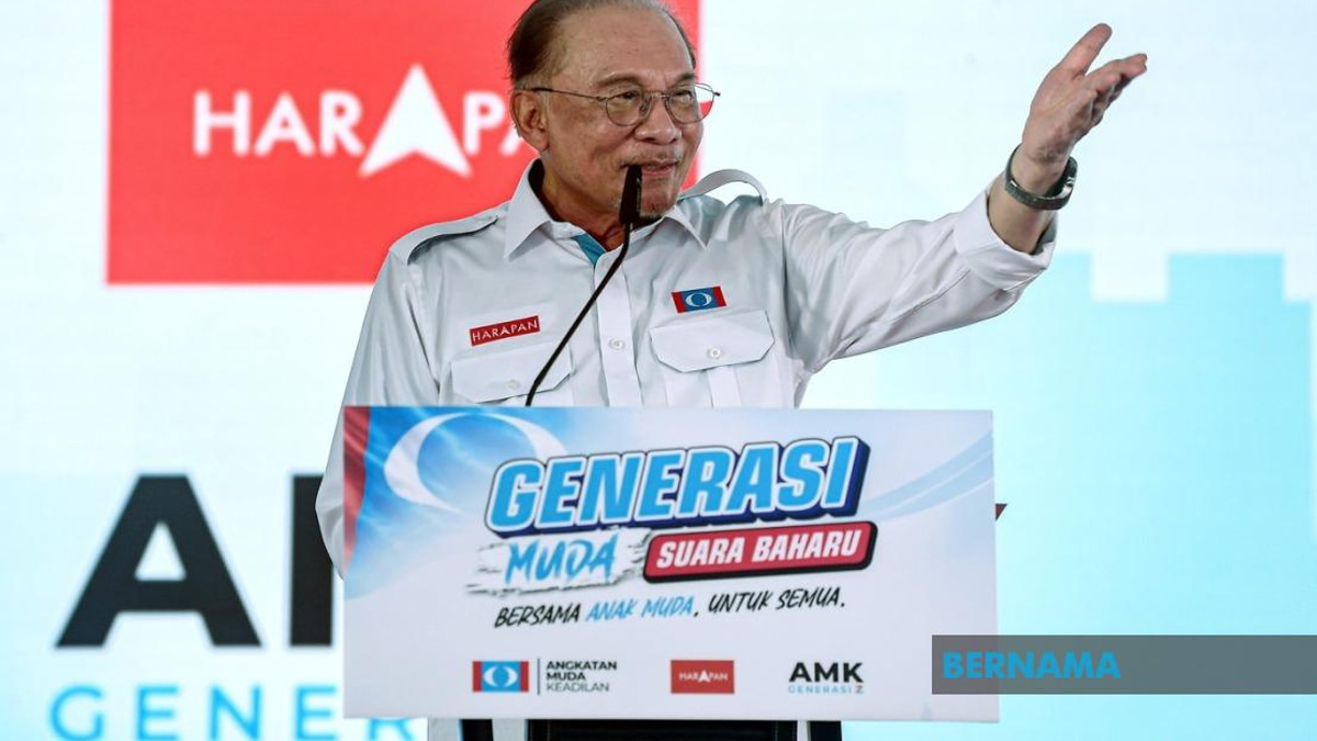 Leaders Must Unite, Not Divide Nation, Anwar Tells Youth