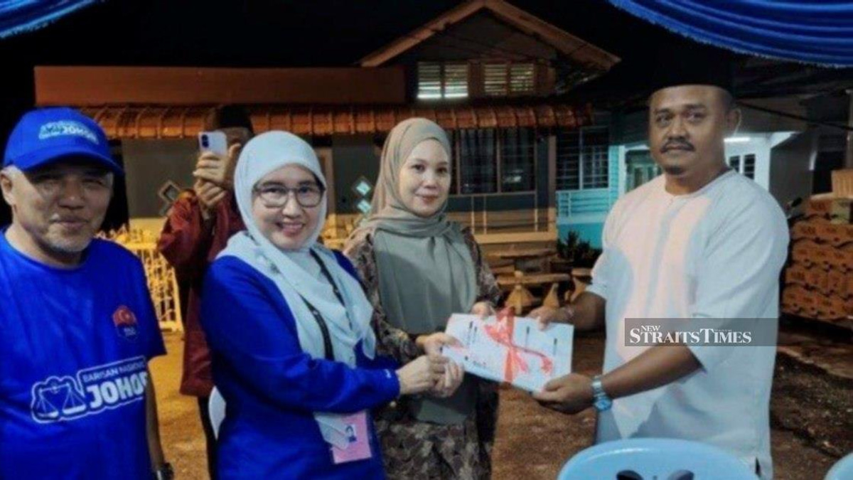 200 Defectors Swell Umno's Ranks Ahead of Johor State Election