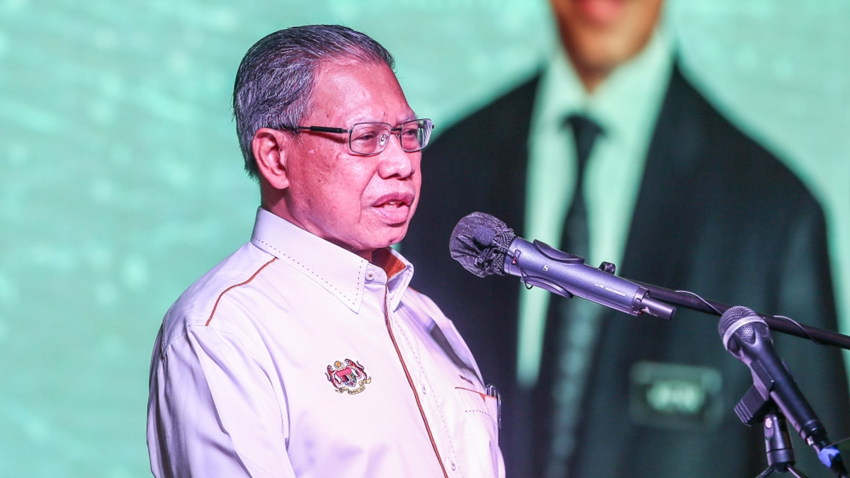 Mustapa Mohamed, 76, Steps Aside to Make Way for Next Generation of Leaders