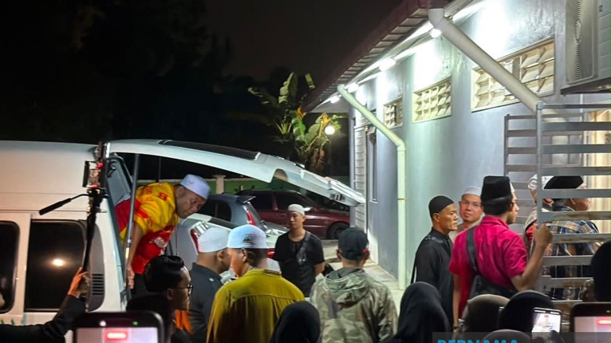 Malaysian Stabbing Victim Ahmad Shah Laid To Rest In Selangor