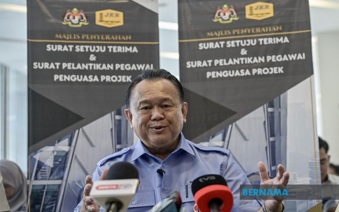 JKR Projects Must Balance Speed with Quality and Budget, Says Works Minister