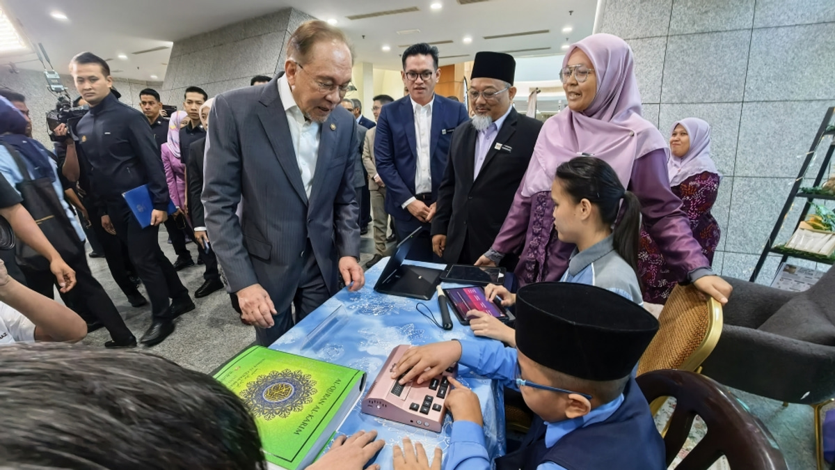 Learning Other Languages Will Not Weaken Bahasa Melayu, Says Anwar