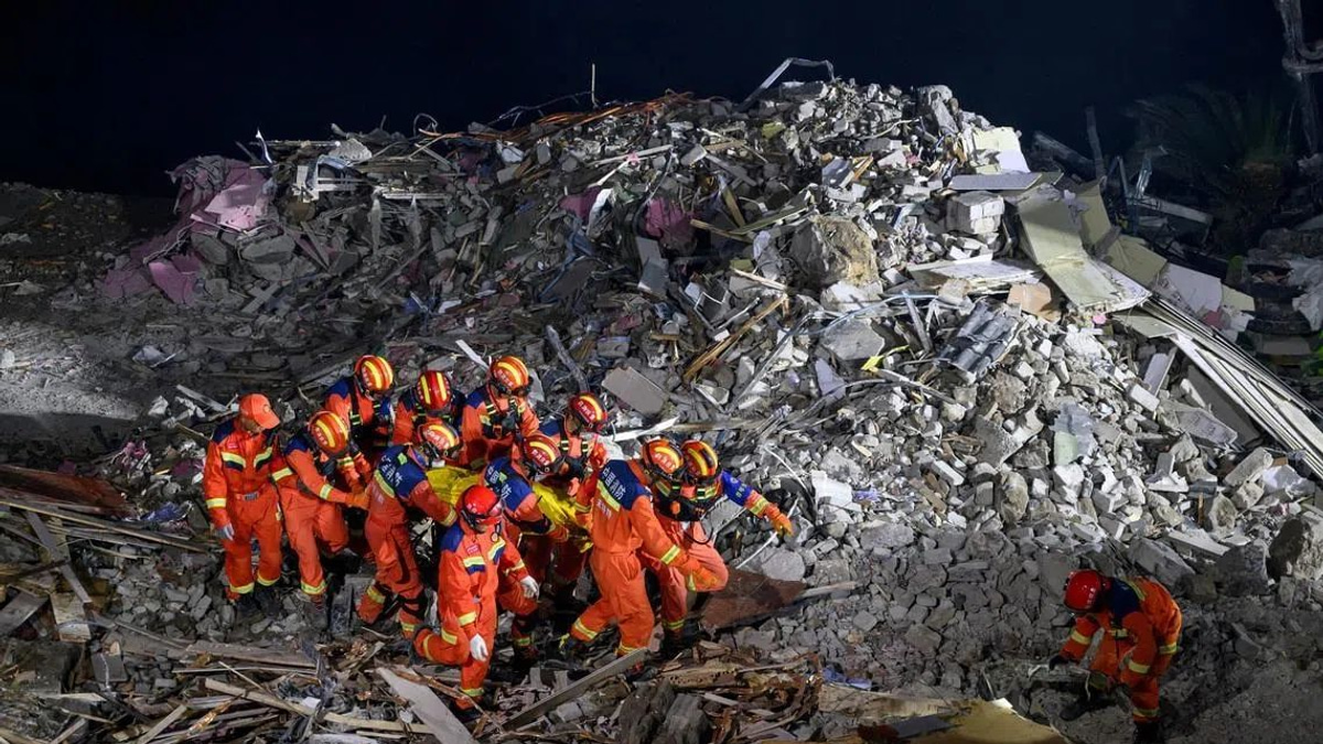 Chinese rescue teams blast through boulder field as landslide death toll rises