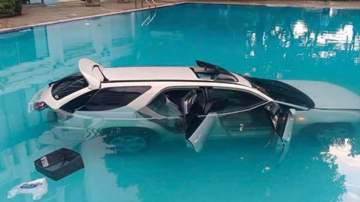 Family Row Over Condo Rent Ends in Pool: Thai Man Drives SUV into Chulalongkorn University Facility