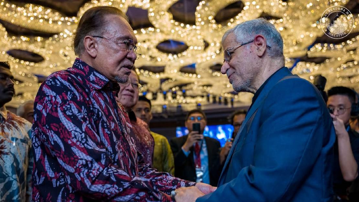 Anwar Apologises To Iran For Missing Khamenei's Funeral Ceremonies