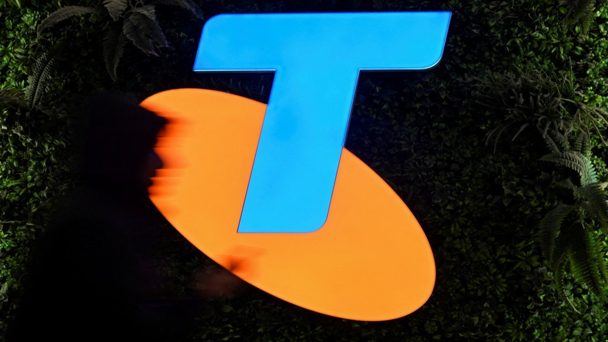 Australia's Largest Mobile Network Hit by Major Outage, Disrupting Rail and Payment Services