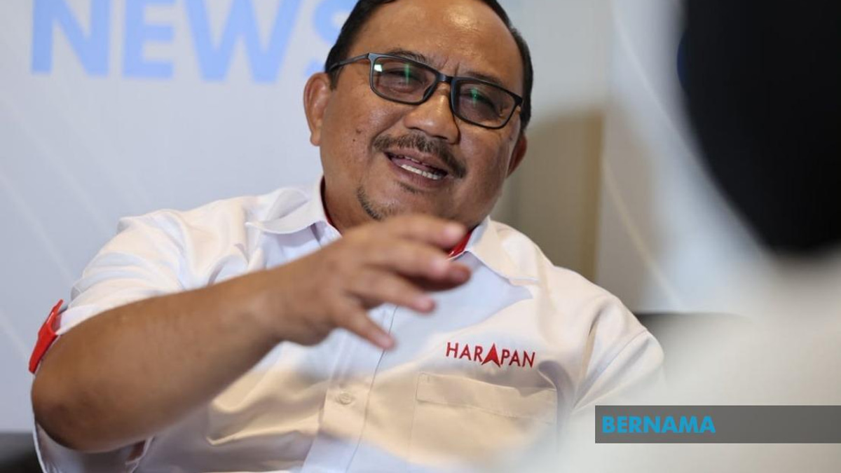 Onn Abu Bakar Proposes Wireless Bridging System to Bridge Digital Divide in Senggarang