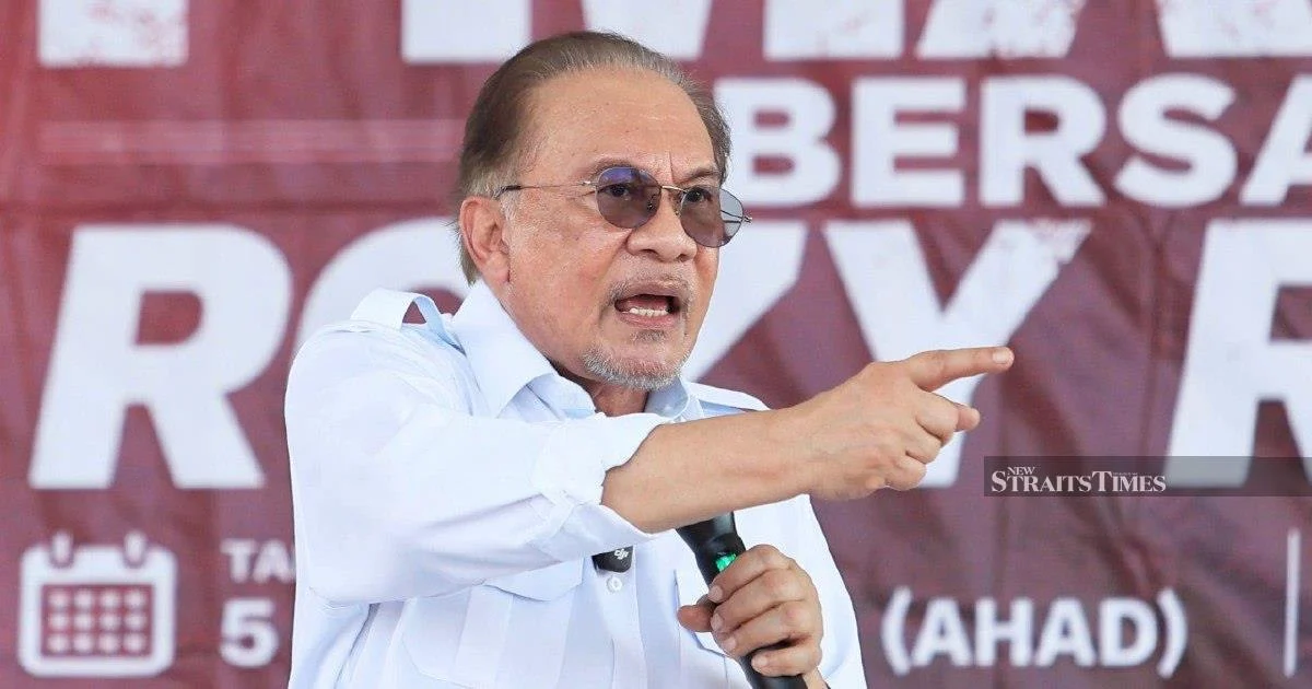 Anwar to Convene Felda Leadership Over Settlers' Grievances