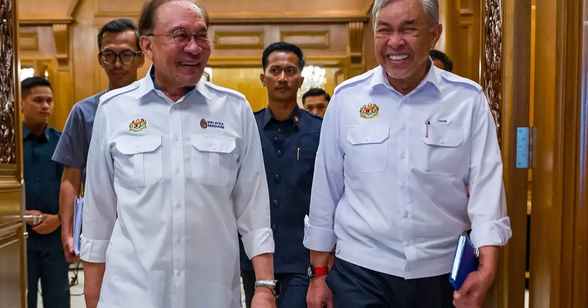 Anwar and Zahid Brush Off Coalition Tensions with Public Show of Unity
