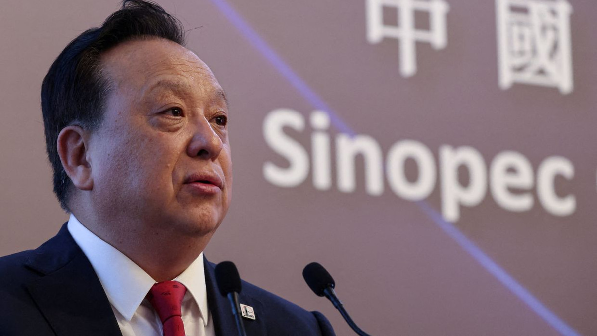Sinopec's New Leader Charts Bold Transformation as World's Largest Refiner Battles Structural Decline