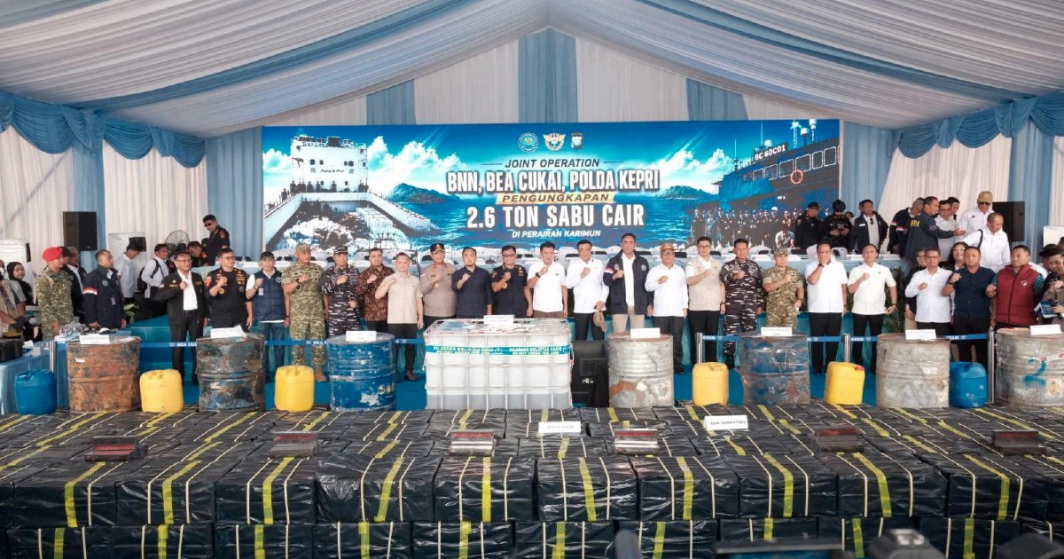 Indonesia Arrests 10 Myanmar Nationals in Record Liquid Methamphetamine Seizure