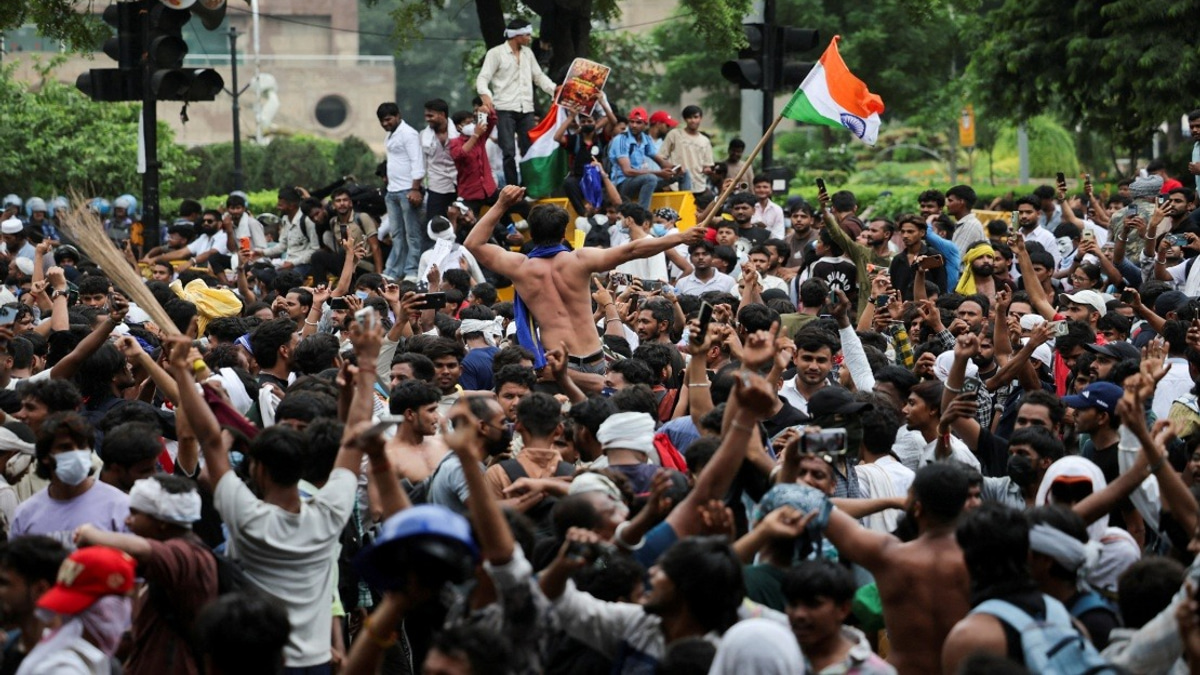 India's Education Minister Resigns Over Exam Leaks and Student Unrest